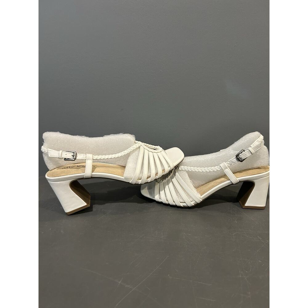 Easy Street NWT Women's Slip-On White Heels Size 9.5 - Picture 2 of 5